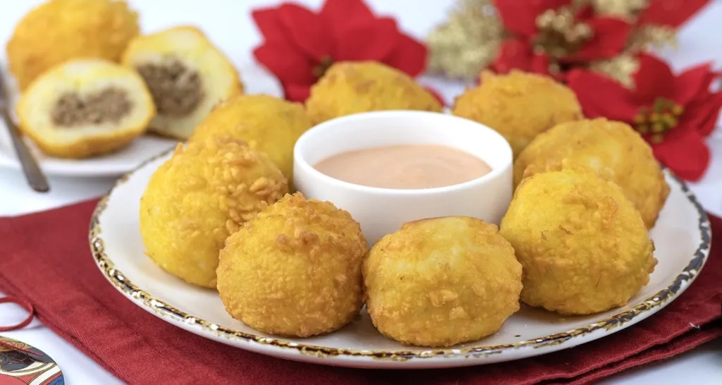 Rellenitos de Papas y Carne con Queso Gouda